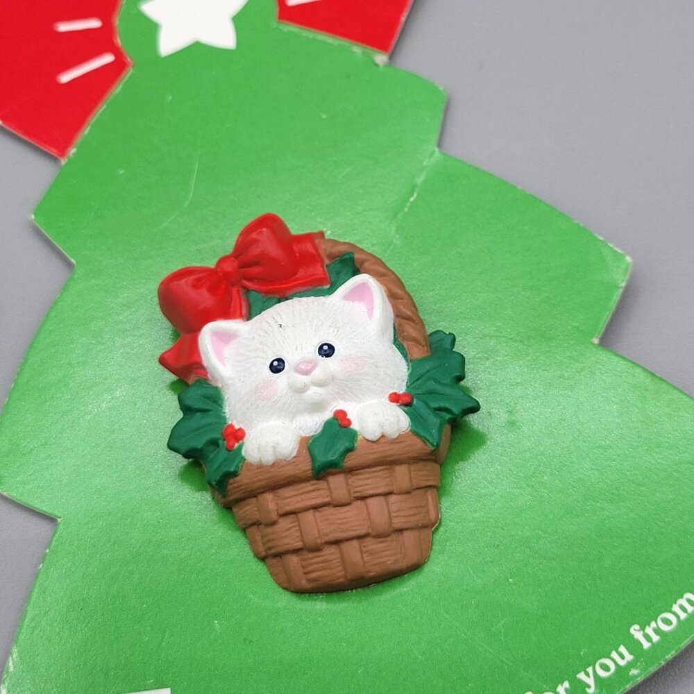 Vintage 1980s Hallmark Holiday Pin White Cat in a Basket On Original Card